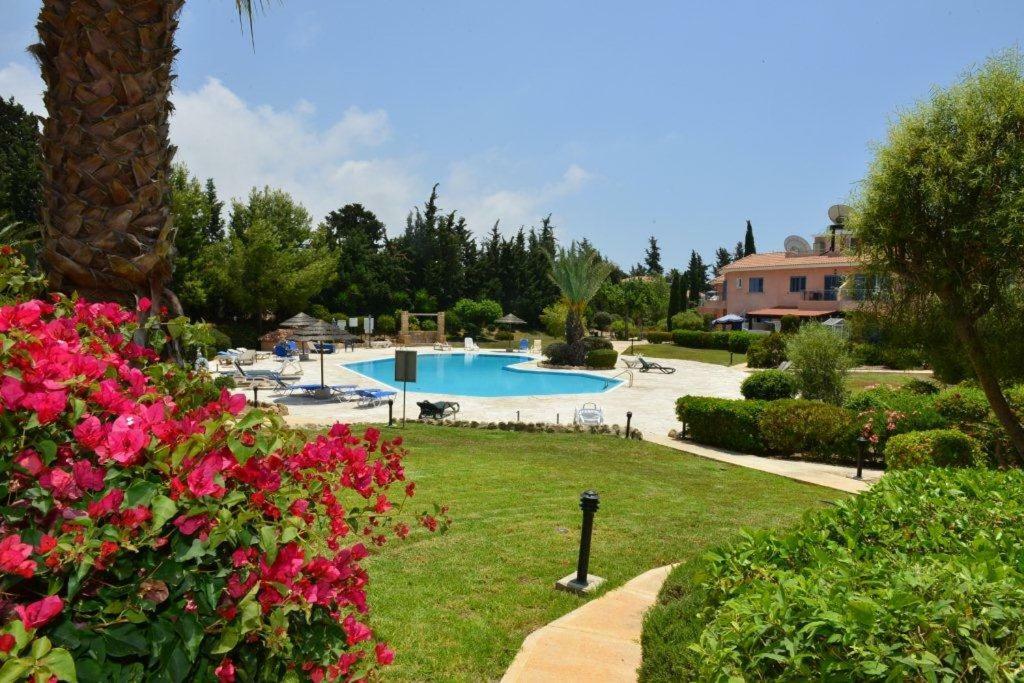 Sunny Garden Apartment Paphos Exterior foto