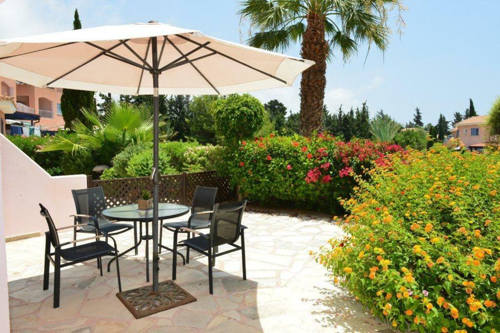Sunny Garden Apartment Paphos Exterior foto